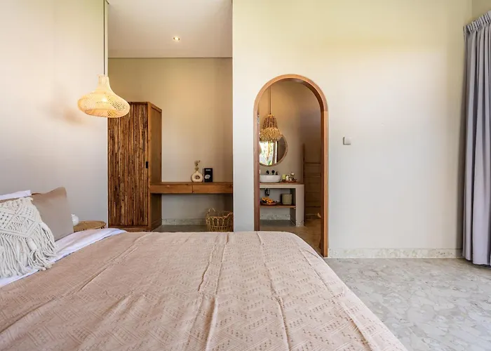 Villa Glentana - Rare 3br With Full Rice Field Views And Sunset Canggu