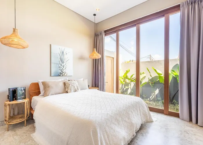 Villa Glentana - Rare 3br With Full Rice Field Views And Sunset Canggu